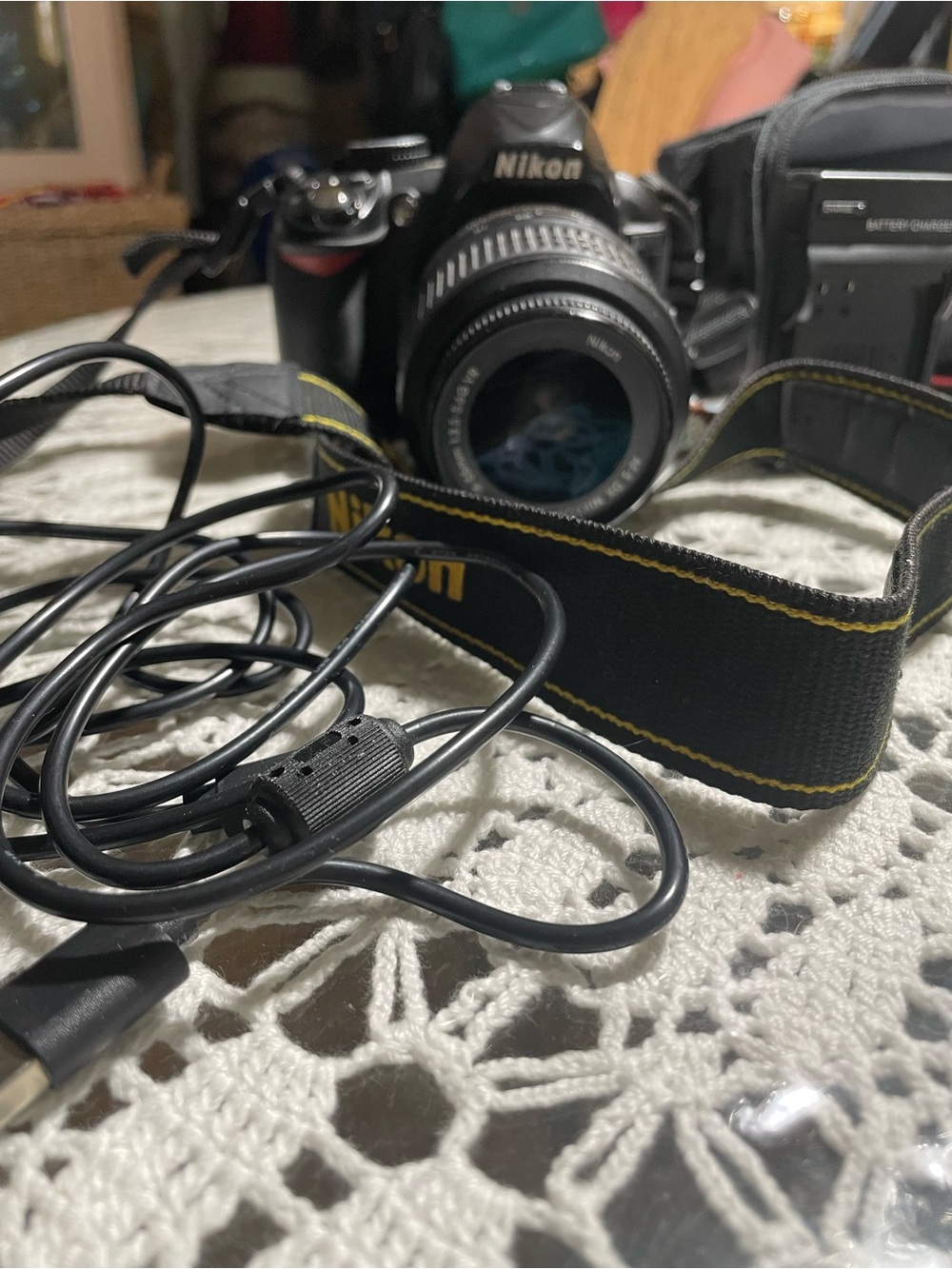 Nikon Black DSLR Camera with Lens, Strap, Battery, Charger and SD Card - Picture 6 of 12